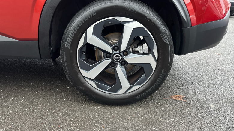 Nissan Qashqai 1.3 DiG-T MH N-Connecta 5dr Petrol Hatchback